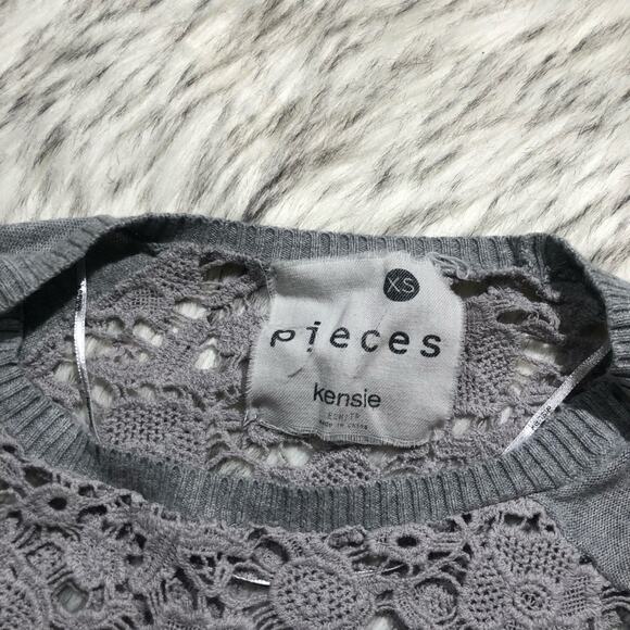 Pieces Kensie gray crochet lace floral sweater XS - Picture 4 of 6